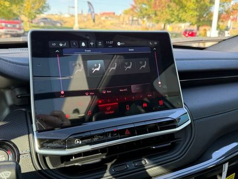 New 2025 Jeep Compass Latitude w/ Sun & Sound Group image 18