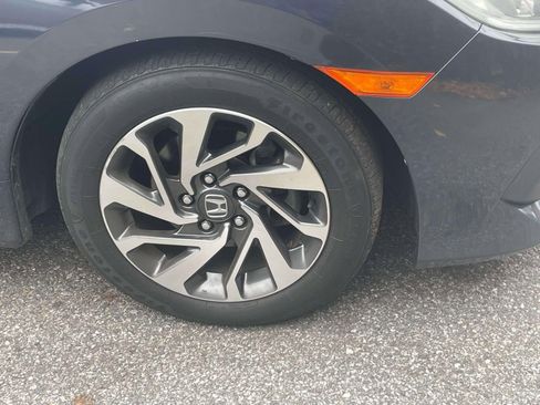 Used 2018 Honda Civic EX image 9