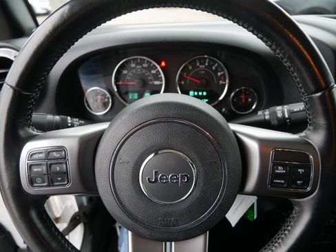 Used 2018 Jeep Wrangler Unlimited Sahara image 25