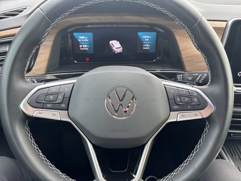 Certified 2025 Volkswagen Atlas SE AWD/4WD image 16