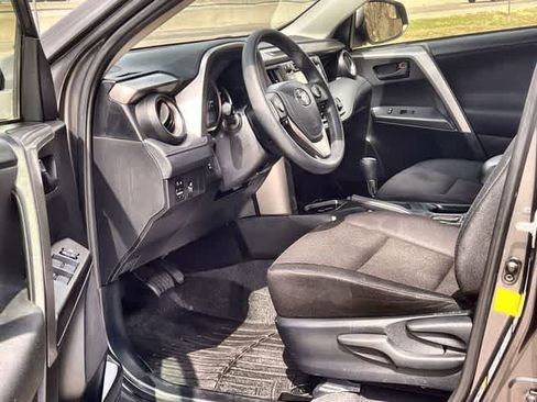 Used 2016 Toyota RAV4 LE image 3