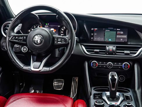 Used 2023 Alfa Romeo Giulia Veloce RWD image 17
