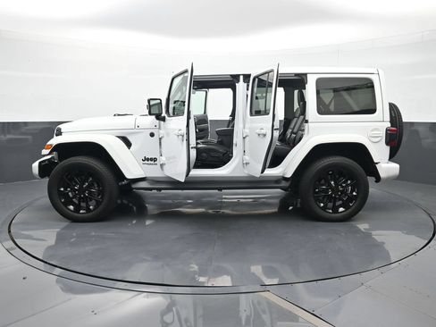 Used 2021 Jeep Wrangler Unlimited Sahara AWD/4WD image 28
