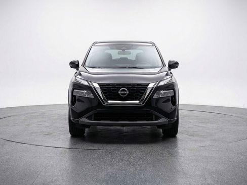 Used 2025 Nissan Rogue SV FWD image 2