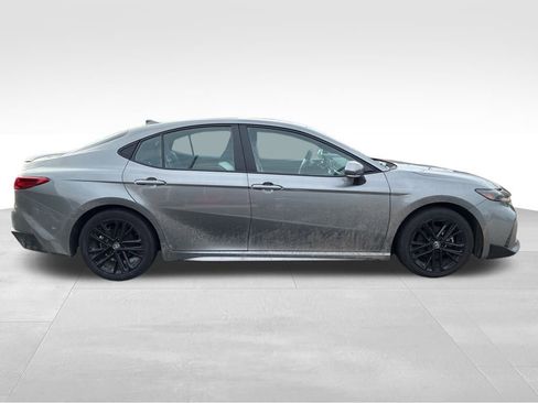 Used 2025 Toyota Camry SE image 6