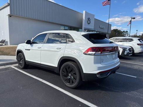 Used 2025 Volkswagen Atlas Cross Sport SE image 3