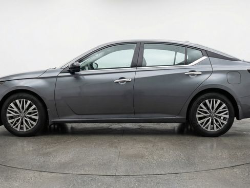 Used 2025 Nissan Altima 2.5 SV FWD image 5