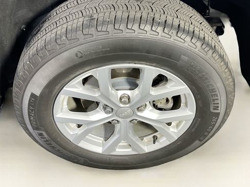 Used 2023 Jeep Grand Cherokee Limited AWD/4WD image 30