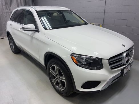 Used 2019 Mercedes-Benz GLC 300 4MATIC image 5