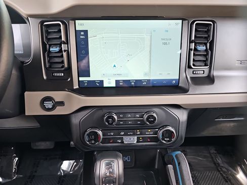 Used 2023 Ford Bronco Wildtrak AWD/4WD image 14