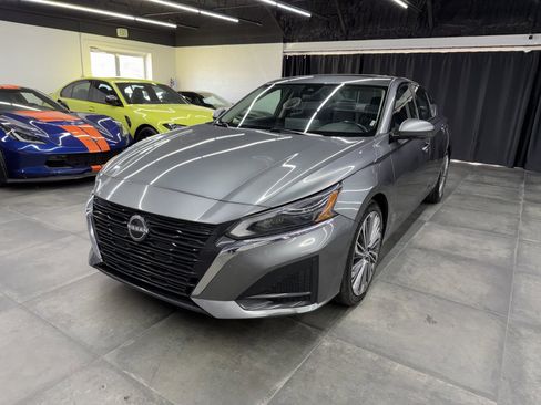 Used 2023 Nissan Altima 2.5 SL image 1
