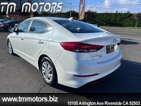 Used 2017 Hyundai Elantra SE FWD image 4