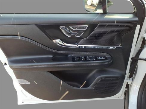 Certified 2021 Lincoln Corsair Standard w/ Premium Package image 16