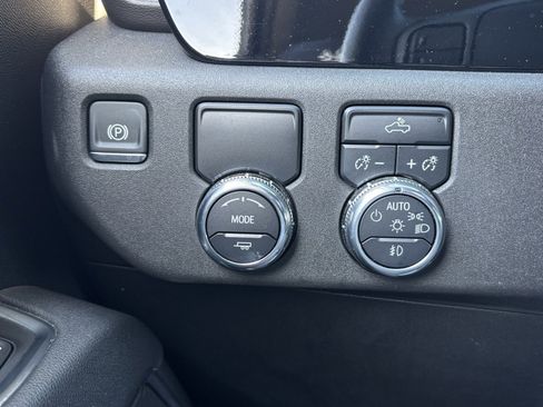 Used 2025 GMC Sierra 1500 Elevation image 24