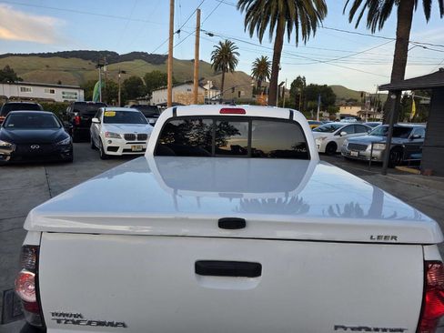 Used 2012 Toyota Tacoma PreRunner w/ TRD Off-Road Pkg RWD image 8