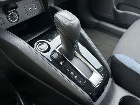 Used 2025 Nissan Versa SV image 40