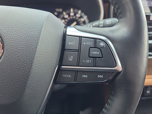 Used 2021 Toyota Highlander Platinum image 25