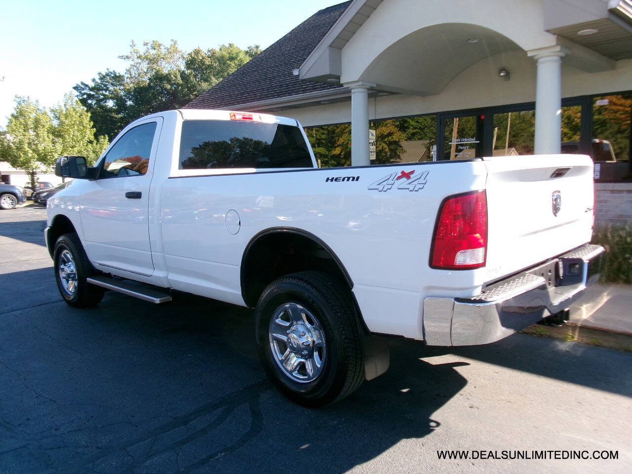Used 2018 RAM 3500 Tradesman w/ Chrome Appearance Group AWD/4WD image 4