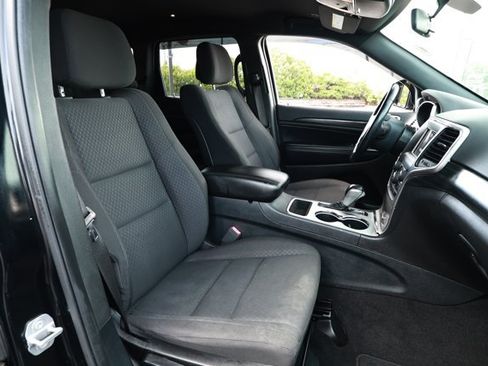 Used 2020 Jeep Grand Cherokee Laredo RWD image 26