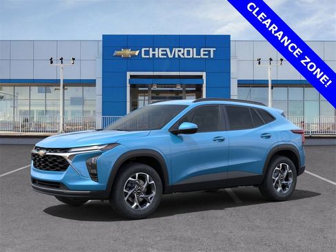 New 2025 Chevrolet Trax LT w/ Driver Confidence Package image 2
