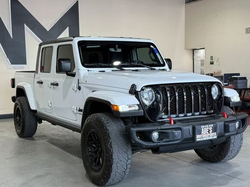 Used 2021 Jeep Gladiator Sport AWD/4WD image 2