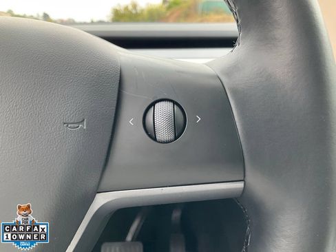 Used 2022 Tesla Model Y Long Range AWD/4WD image 41