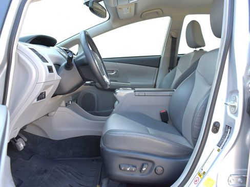 Used 2015 Toyota Prius V Four FWD image 10