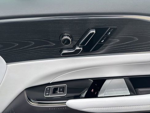 Used 2024 Cadillac Lyriq Luxury image 31