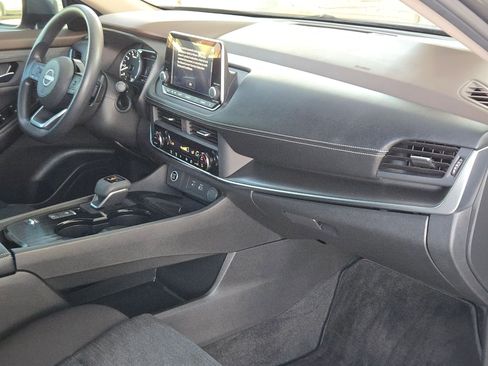 Used 2023 Nissan Rogue SV image 29