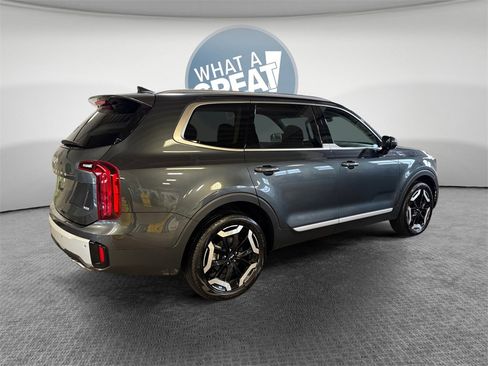 Used 2024 Kia Telluride S w/ S Sunroof Package image 3