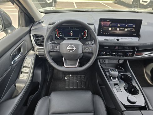 Certified 2025 Nissan Rogue SL AWD/4WD image 13