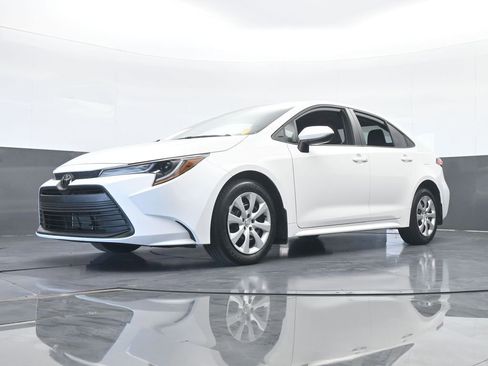 Used 2025 Toyota Corolla LE image 50
