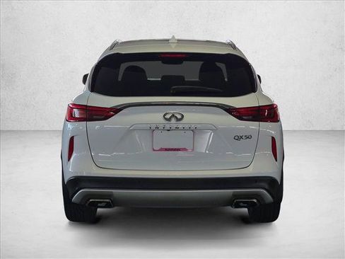 Used 2020 INFINITI QX50 Luxe w/ Navigation Package FWD image 7