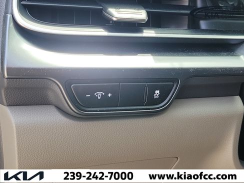 New 2026 Kia Carnival FWD image 23