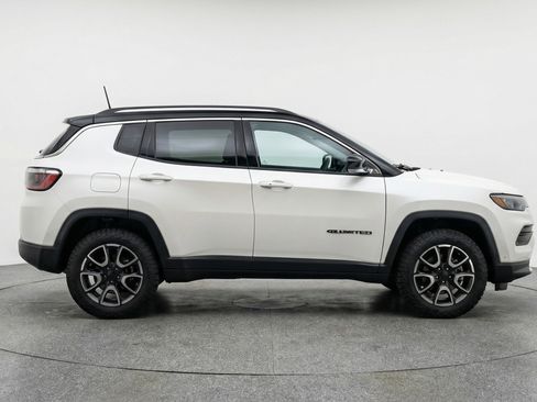 Used 2025 Jeep Compass Trailhawk image 11