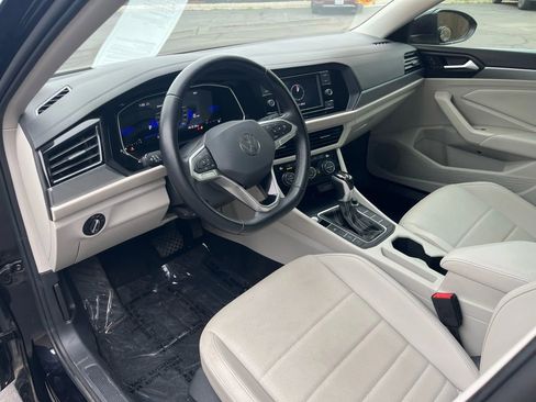Used 2024 Volkswagen Jetta SE w/ Panoramic Sunroof Package image 15