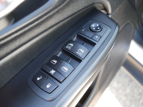 Used 2020 Jeep Cherokee Trailhawk w/ Cold Weather Group AWD/4WD image 19
