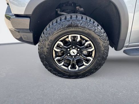 Used 2023 Chevrolet Silverado 1500 ZR2 w/ Technology Package AWD/4WD image 10