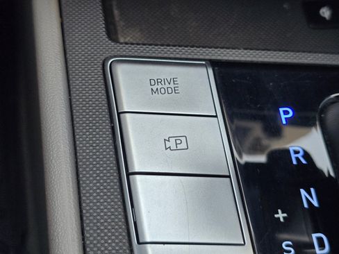 Certified 2025 Hyundai Elantra Sport image 21