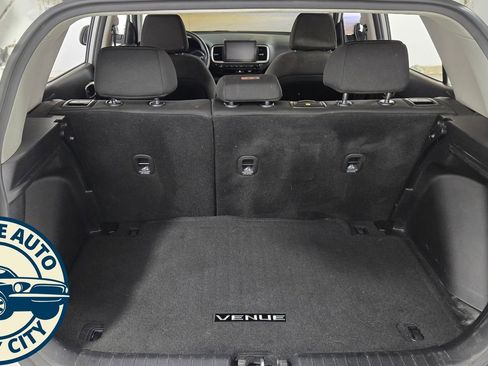 Used 2022 Hyundai Venue SE FWD image 28