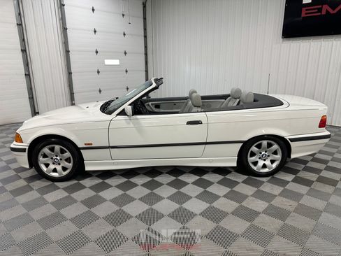 Used 1999 BMW 323i Convertible RWD image 3