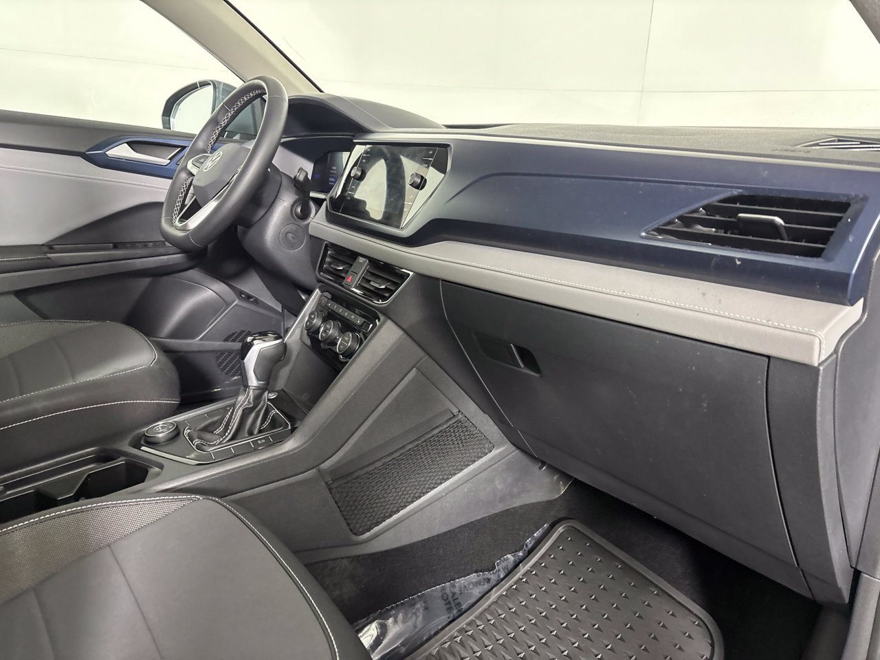 Used 2024 Volkswagen Taos SE w/ Panoramic Sunroof Package AWD/4WD image 33