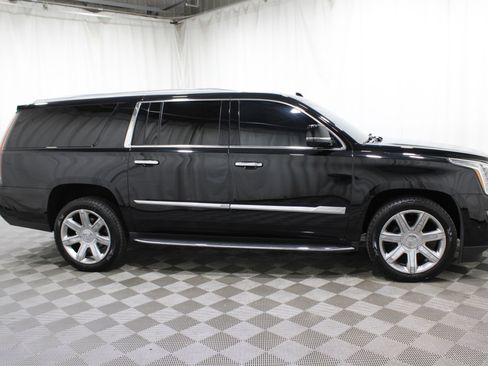 Used 2019 Cadillac Escalade ESV Luxury image 35