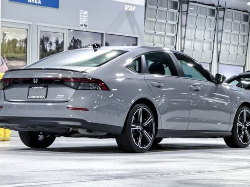 Used 2025 Honda Accord Sport image 9