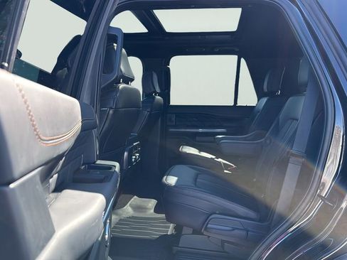 Used 2024 Ford Expedition Platinum image 23