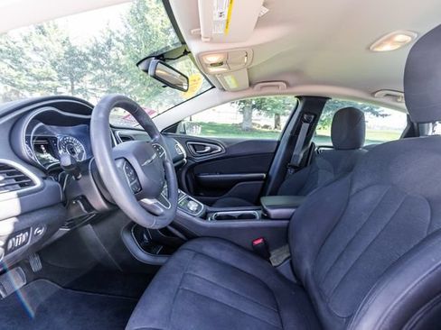Used 2015 Chrysler 200 Limited FWD image 10