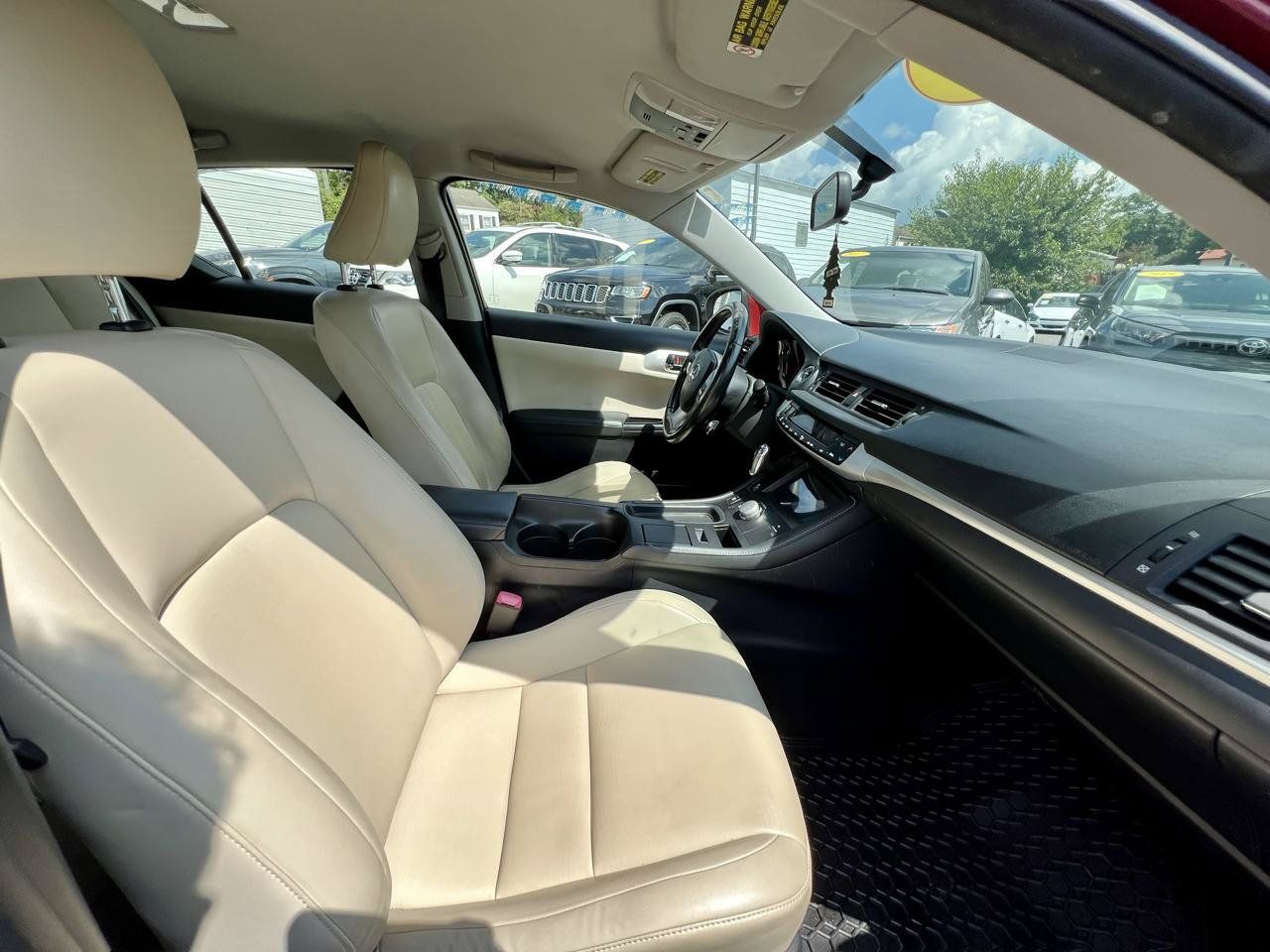 Used 2011 Lexus CT 200h FWD image 9