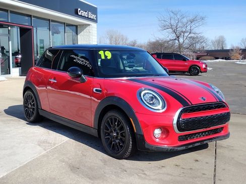 Used 2019 MINI Cooper 2-Door Hardtop image 12