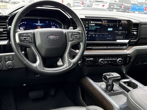 Used 2024 Chevrolet Silverado 1500 LT Trail Boss w/ LT Trail Boss Premium Package AWD/4WD image 23