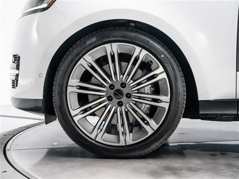 New 2026 Land Rover Range Rover SE image 11